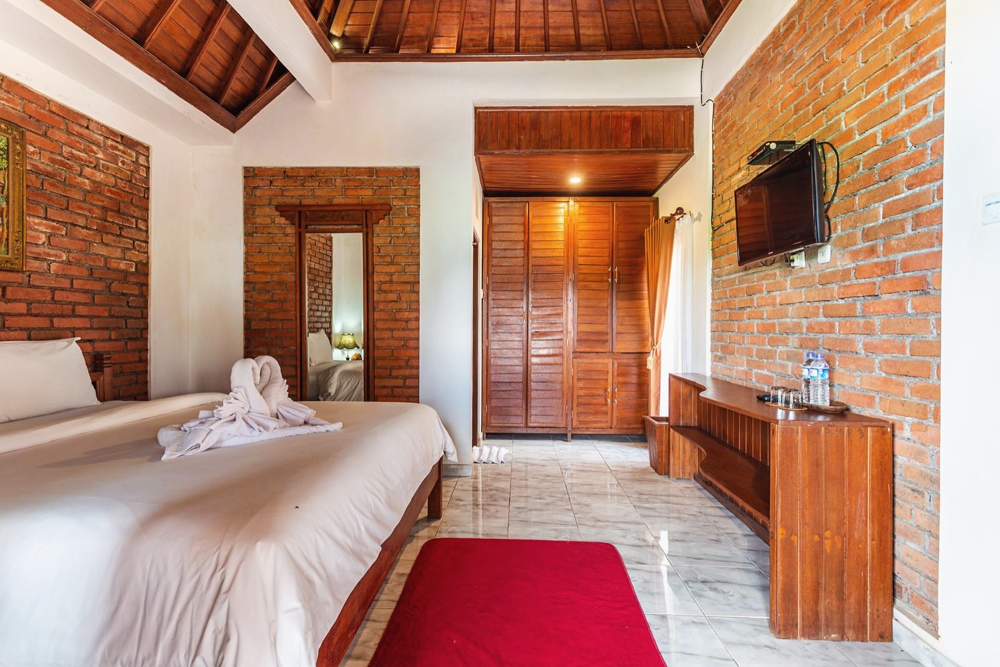 🌿 Wake up in paradise 🌄
Our cozy Balinese-style room features a comfortable king-size bed and a breathtaking lake view — the perfect blend of comfort and tradition.
Whether you’re relaxing after a day of exploring or enjoying a peaceful morning with a cup of coffee, this is your serene escape in Wanagiri.
🛏️ King-size comfort
🏞️ Stunning lake view
🌺 Traditional Balinese design
Stay with us at The Garuda Hotel Wanagiri and feel the magic of Bali.
Book here: https://abnb.me/9QxX9Nb4RKb
#GarudaHotelWanagiri #BalineseStyleRoom #LakeViewBali #WanagiriStay #CozyRetreat #BaliEscape #TraditionalBali #StayInParadise #BaliTravel #TropicalHideaway