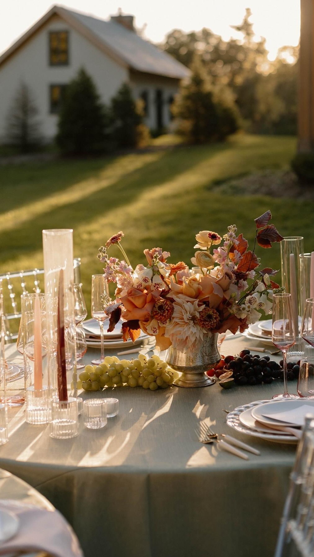 Chiavari chairs doing what they do best ✨Now accepting 2026 Bookings!Contact us for any questions
Call- 647-667-2990 or 647-674-4160
Website- www.singhbroseventrentals.ca
Email- contact@singhbroseventrentals.ca#singhbroseventrentals
#chiavarichairs
#eventrentals
#elegantrentals
#ceremonychairs