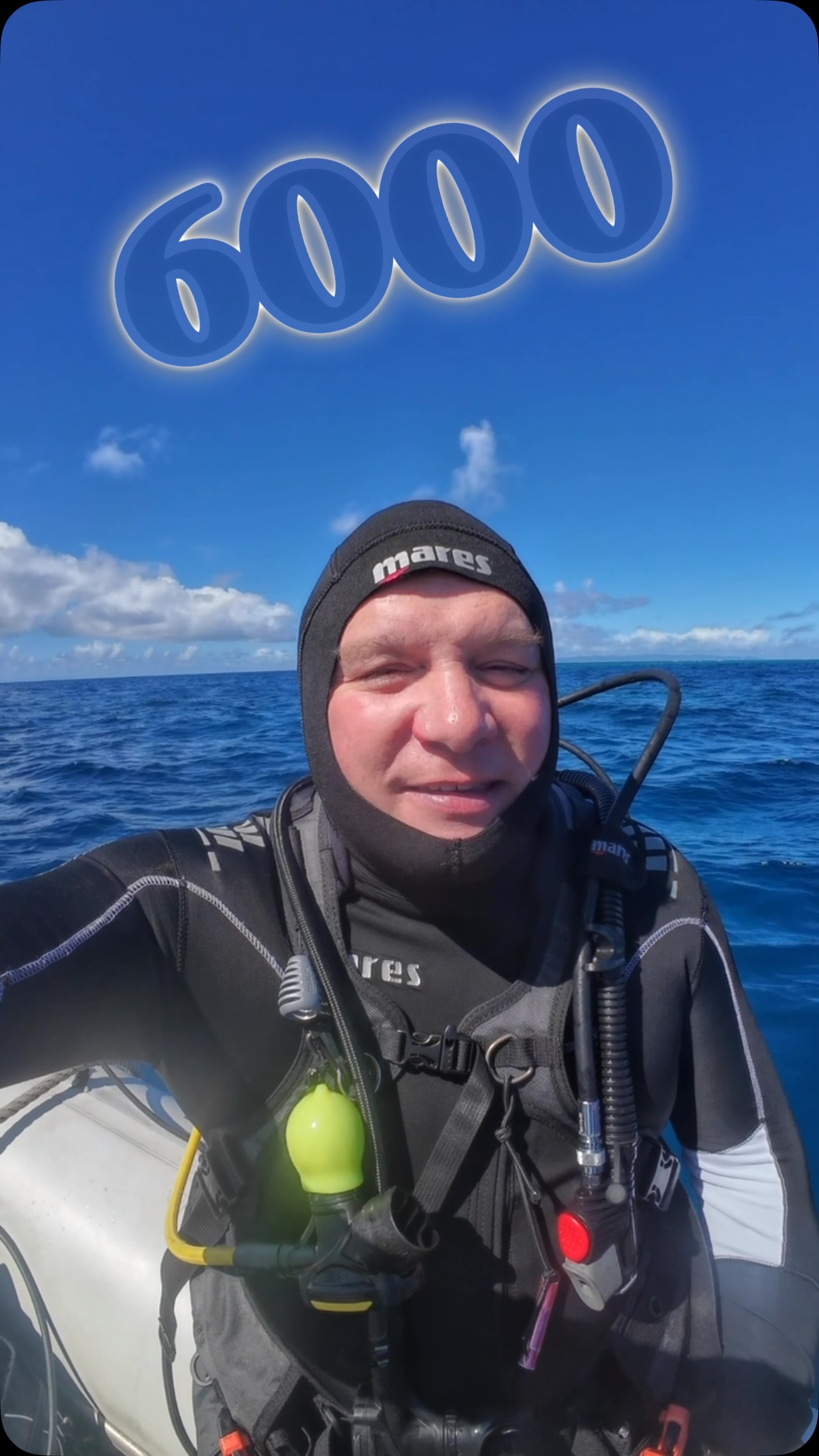 I reached 6000 dives with a camera today - all written down in the logbook! Great to pass this milestone in fabulous Fiji, and by luck at one of the best dive spots - Grand Central Station. It was a stunning dive, although I missed the hammerhead school that surrounded Mehmet . There is always a reason to go again!