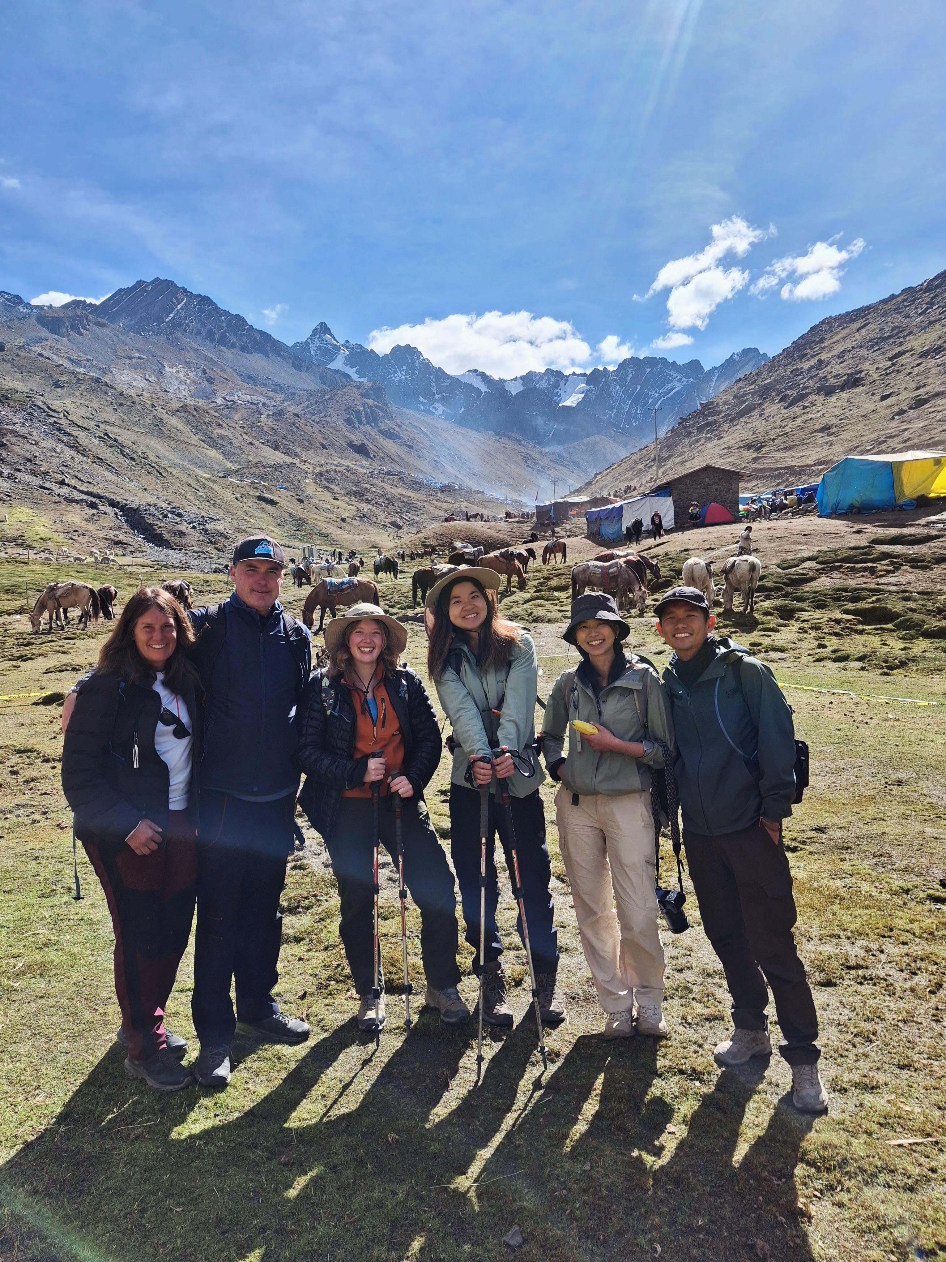 Our group at Qoyllur Rit’i, one of the most important pilgrimages in the Peruvian Andes. Every year, thousands of people gather high in the mountains to celebrate a unique blend of Indigenous Andean traditions and Catholic faith, surrounded by breathtaking glaciers and stunning landscapes. An unforgettable cultural and spiritual experience. ✨🏔️
Thanks to our amazing guide Marco and @ys.wander for the photos 💚😊
#apusperu #qoylloriti #peruadventure