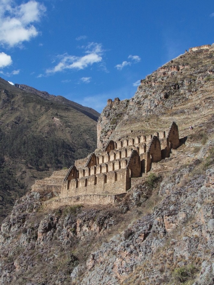 Did you know Ollantaytambo has incredible Inca ruins you can explore for free? 🏔️
While the main archaeological site requires a ticket, the town itself is filled with fascinating Inca terraces, ancient streets, and hidden corners where you can experience the history and magic of this living Inca town. ✨
A perfect stop to enjoy the beauty of the Sacred Valley without spending a fortune. 🌿
#apusperu #ollantaytambo #perutravel